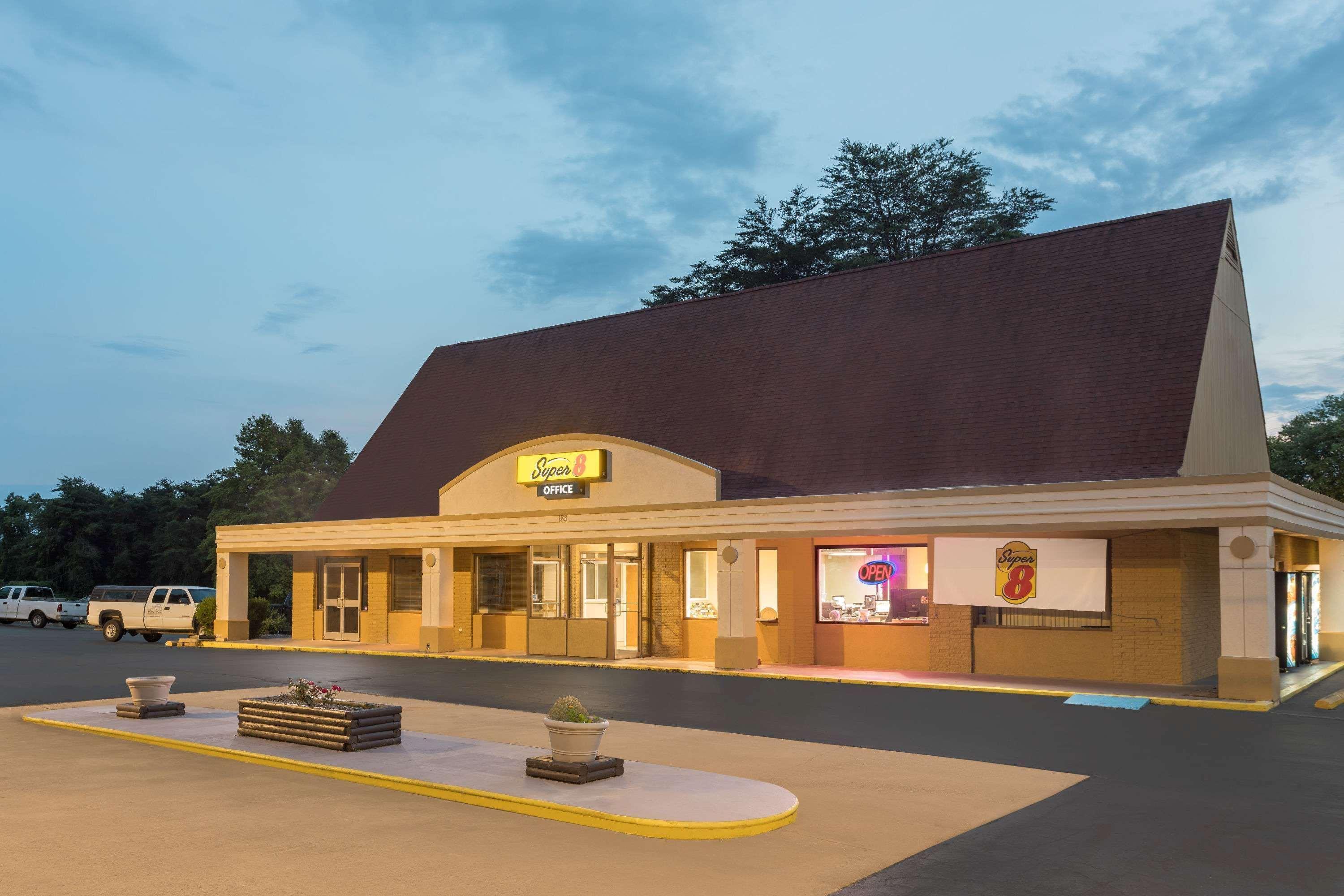 Super 8 By Wyndham Asheville Airport Fletcher Bagian luar foto